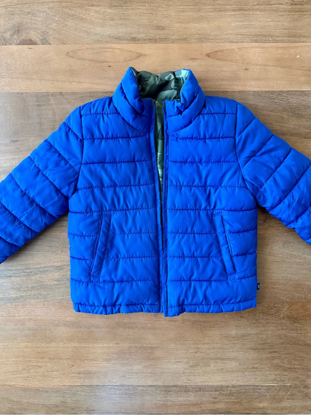 GAP Reversible Kids Puffer Jacket 3T - blue and camo dino